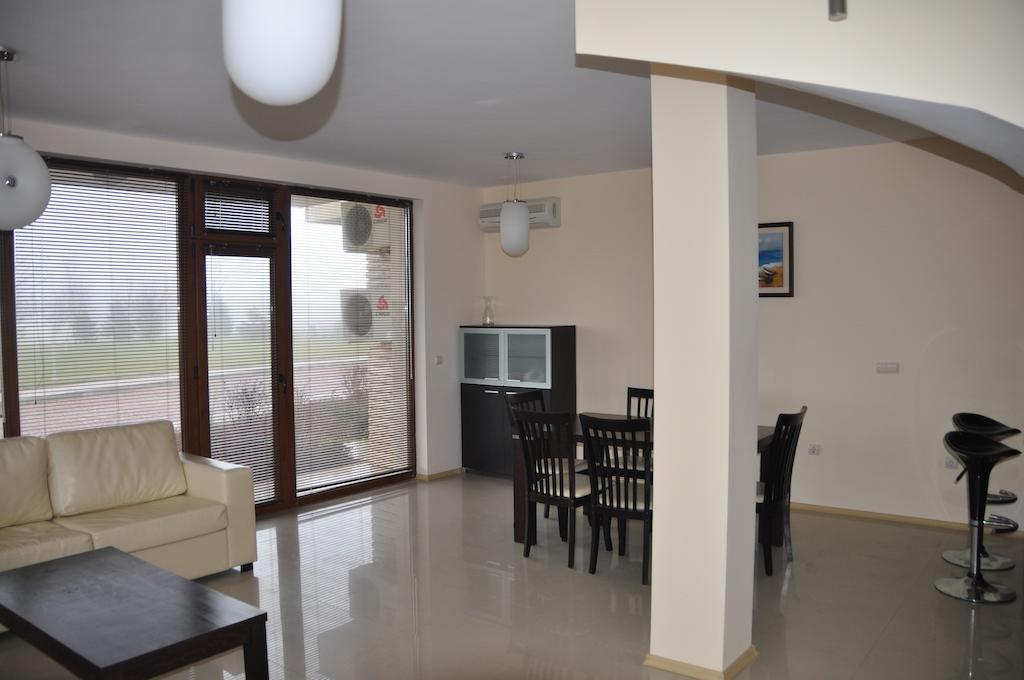 Lighthouse Golf Apart Complex&Villas Baltjik Rum bild